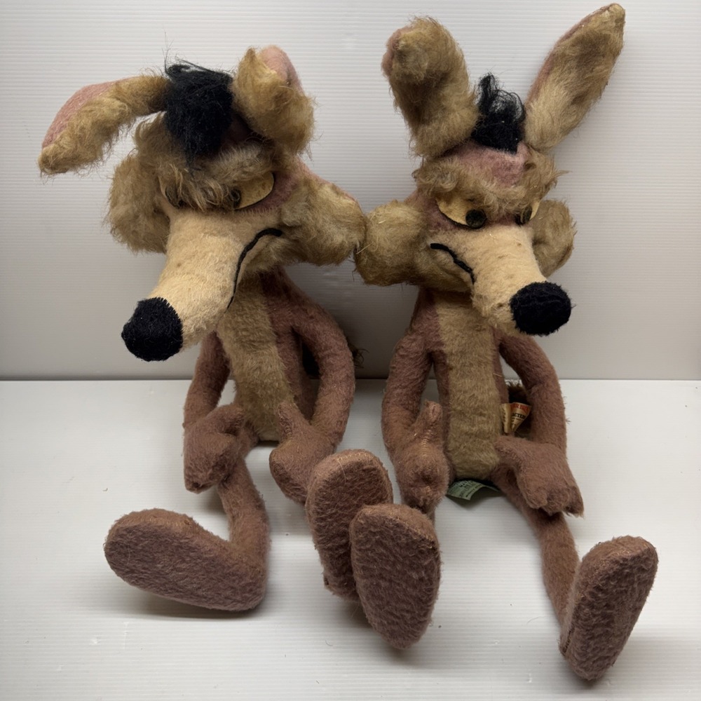 Vintage 1971 Wile E. Coyote 30" Wired Plush Lot of 2 Warner Bros Mighty Star